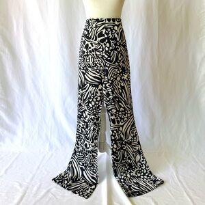 I SAW IT FIRST Black & White Abstract Wide-Leg Trousers – Size: L